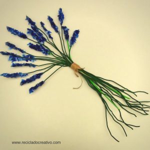 Flores Espigas de Lavanda hechas reciclando botellas de plástico pet