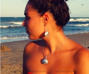 Bisutería con conchas y caracolas de la playa