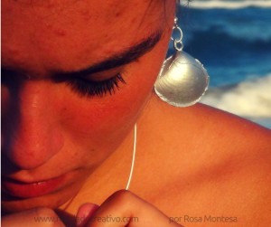 Bisutería con conchas y caracolas de la playa